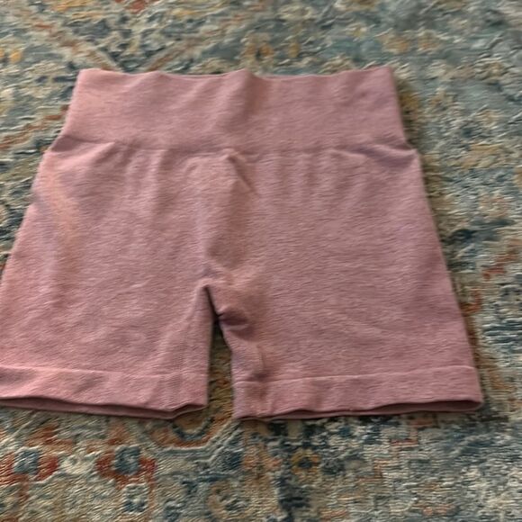 Amazon women’s pink biker shorts - Picture 1 of 3